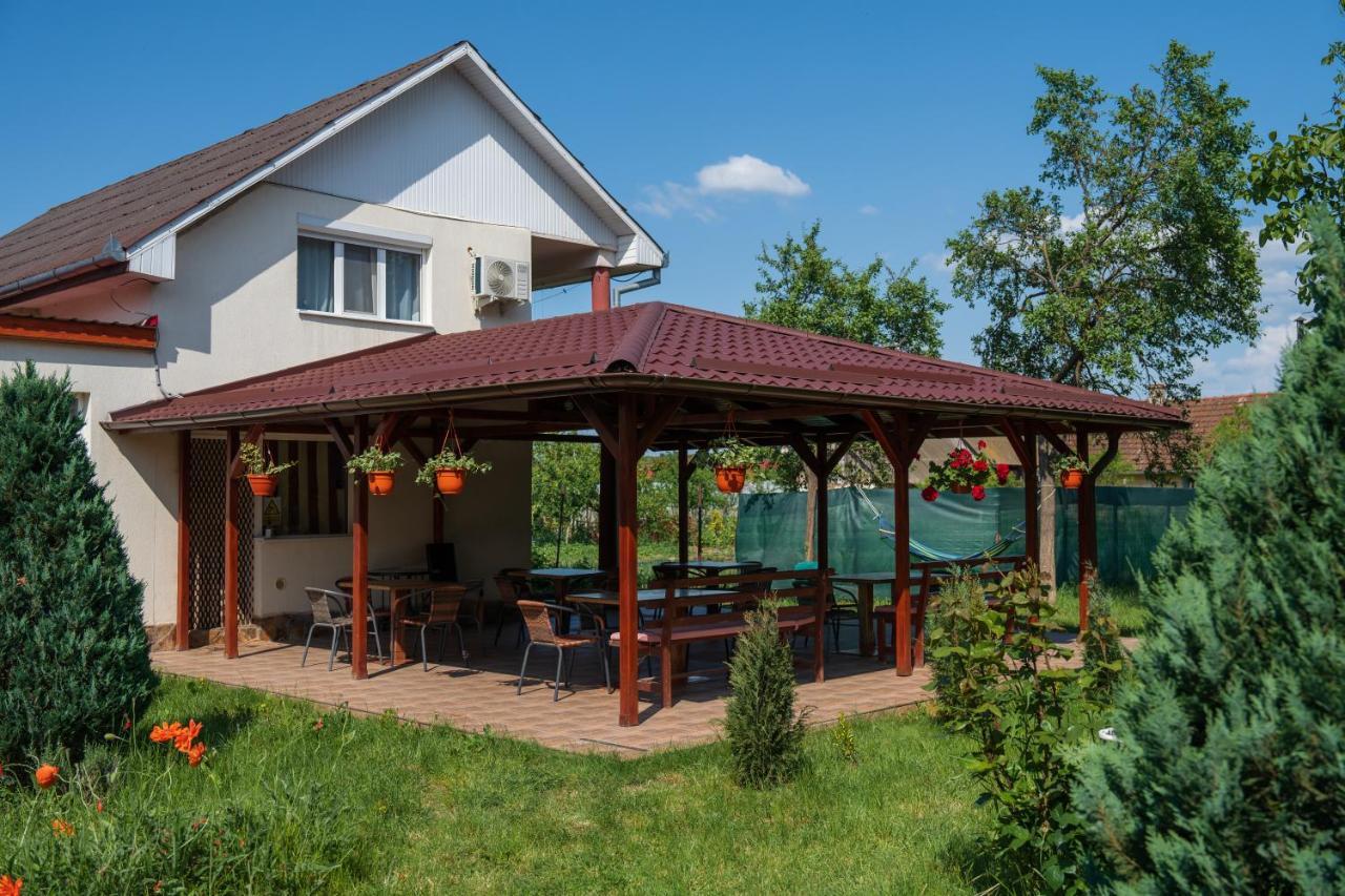 Denisa & Rares Hotel Tasnad Exterior foto
