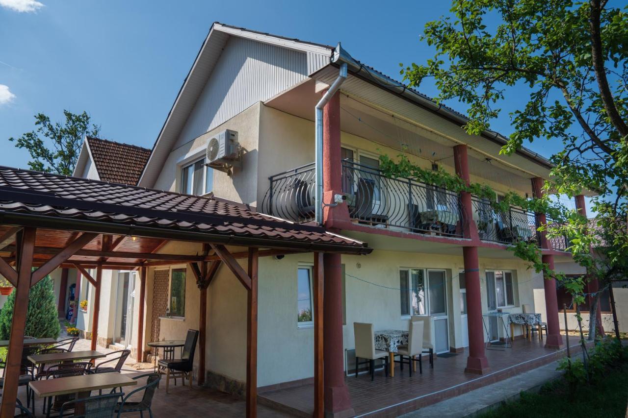 Denisa & Rares Hotel Tasnad Exterior foto