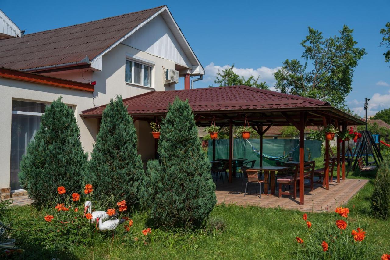 Denisa & Rares Hotel Tasnad Exterior foto